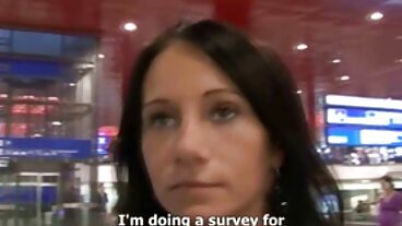 Cô gái tóc vàng brunette lesbian hoat hinh lau xanh lick thiếu niên
