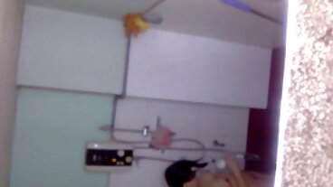 Cô gái tóc vàng đồng phục quân đội blowjob pussy gai lau xanh liếm